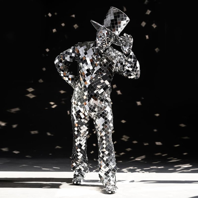 Tükörember látvány rendevényekre